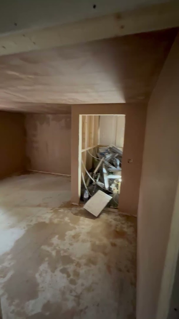 Joe French the plasterer — Photos 8